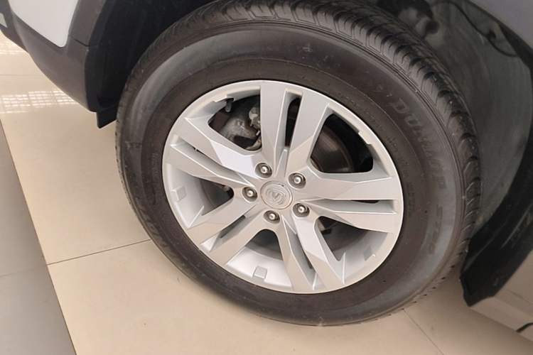 Used CHANGAN CS75 2017 Shangkui Edition 1.5T Automatic Fengxiang Model Left Front Wheel Hub