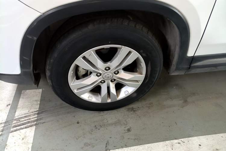 Used CHANGAN CS75 2017 Shangkui Edition 1.8T Automatic All-Wheel-Drive Luxury Model Left Front Wheel Hub