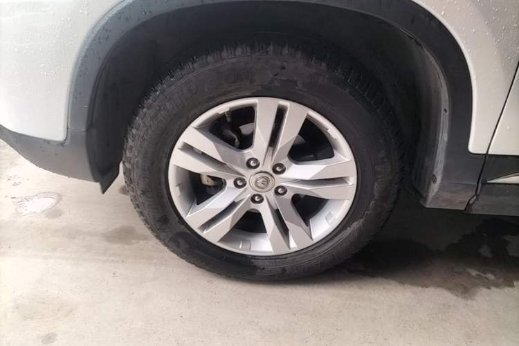 Used CHANGAN CS75 2017 Shangkui Edition 1.5T Manual Fengxiang Model Left Front Wheel Hub