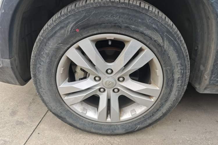 Used CHANGAN CS75 2017 Shangkui Edition 1.5T Automatic Fengxiang Model Left Front Wheel Hub