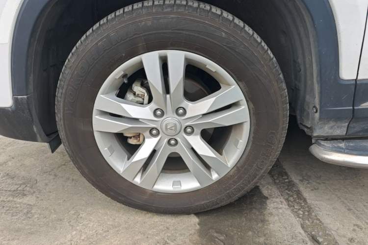 Used CHANGAN CS75 2017 Shangkui Edition 1.5T Automatic Fengxiang Model Left Front Wheel Hub