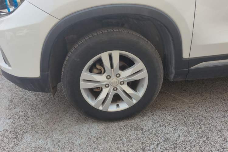 Used CHANGAN CS75 2017 Shangkui Edition 1.5T Automatic Fengxiang Model Left Front Wheel Hub