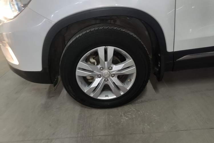 Used CHANGAN CS75 2017 Shangkui Edition 1.5T Manual Fengxiang Model Left Front Wheel Hub