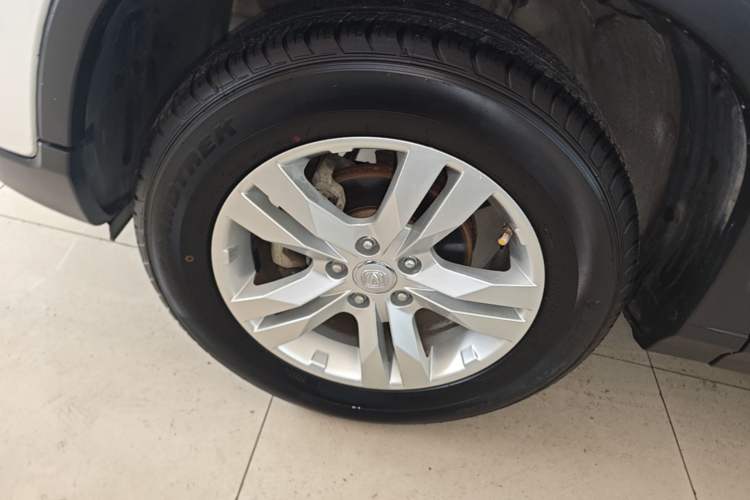 Used CHANGAN CS75 2017 Shangku Edition 1.5T Manual ZhiXiang Model Left Front Wheel Hub