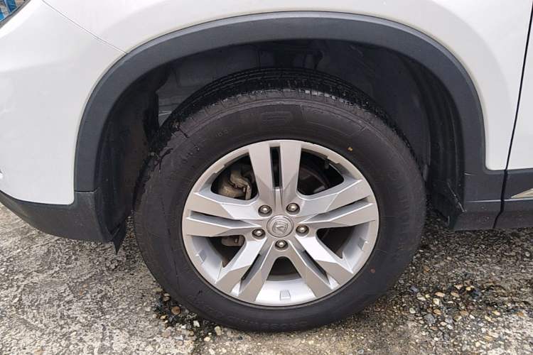 Used CHANGAN CS75 2017 Shangkui Edition 1.5T Automatic Fengxiang Model Left Front Wheel Hub