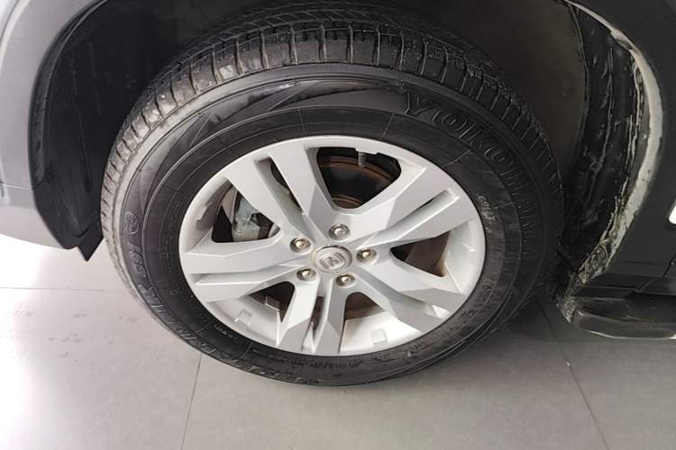 Used CHANGAN CS75 2017 Shangkui Edition 1.5T Automatic Fengxiang Model Left Front Wheel Hub