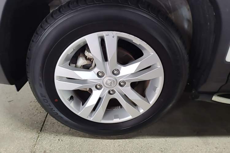 Used CHANGAN CS75 2017 Shangkui Edition 1.5T Automatic Fengxiang Model Left Front Wheel Hub