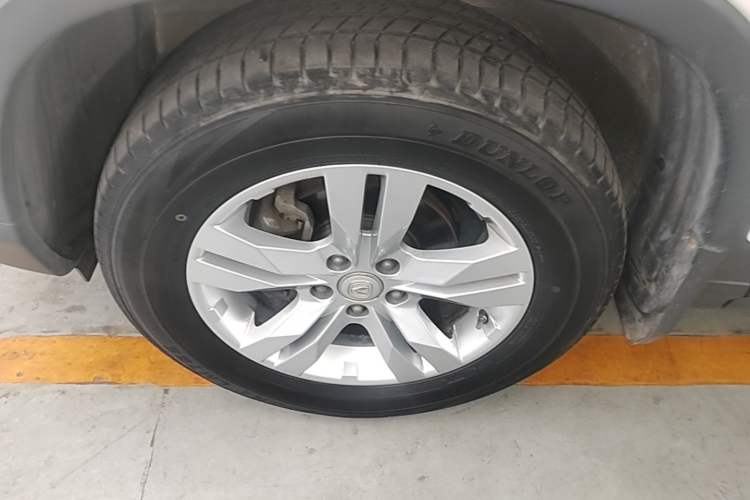 Used CHANGAN CS75 2017 Shangkui Edition 1.5T Automatic Fengxiang Model Left Front Wheel Hub