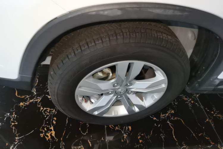 Used CHANGAN CS75 2017 Shangkui Edition 1.5T Automatic Fengxiang Model Left Front Wheel Hub