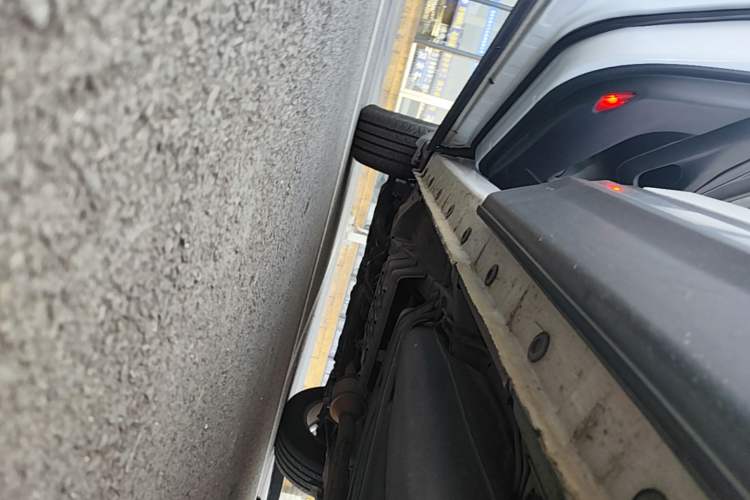 Used CHANGAN CS75 2017 Shangkui Edition 1.5T Manual Fengxiang Model Left Side Sill