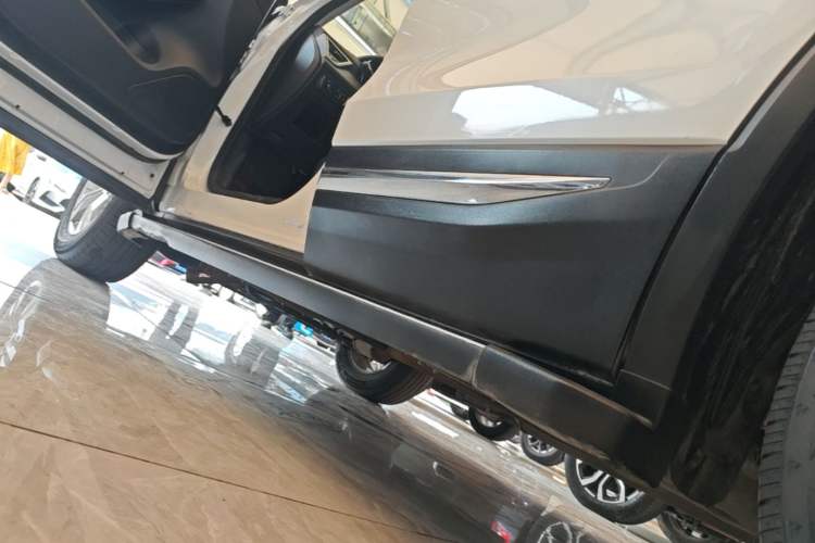 Used CHANGAN CS75 2017 Shangkui Edition 1.5T Automatic Fengyue Model Left Side Sill