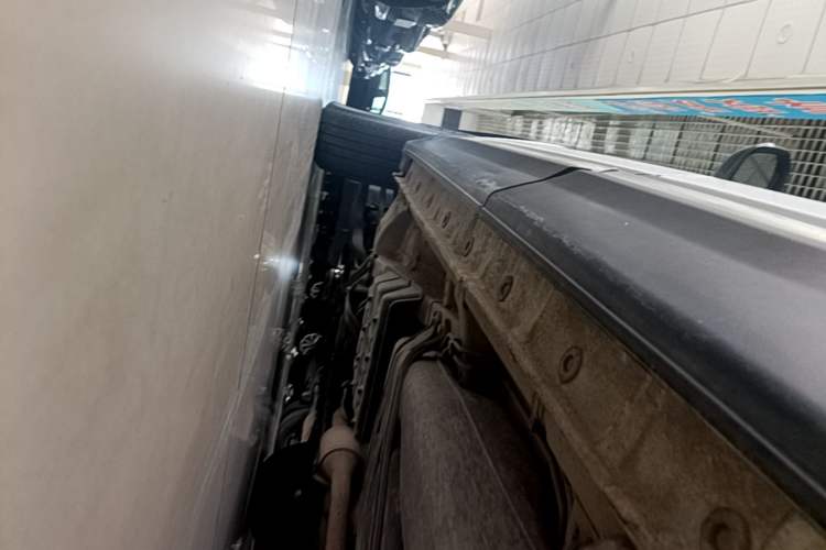 Used CHANGAN CS75 2017 Shangkui Edition 1.5T Automatic Fengxiang Model Left Side Sill