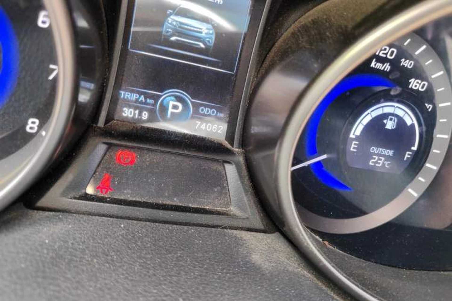 Used CHANGAN CS75 2017 Shangkui Edition 1.8T Automatic All-Wheel-Drive Luxury Model Odometer Close Up