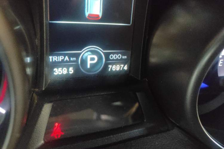 Used CHANGAN CS75 2017 Shangkui Edition 1.5T Automatic Fengyue Model Odometer Close Up
