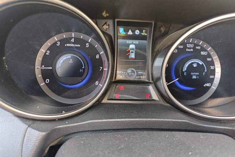 Used CHANGAN CS75 2017 Shangku Edition 1.5T Manual ZhiXiang Model Odometer Close Up