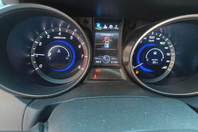 Used CHANGAN CS75 2017 Shangku Edition 1.5T Manual ZhiXiang Model Odometer Close Up