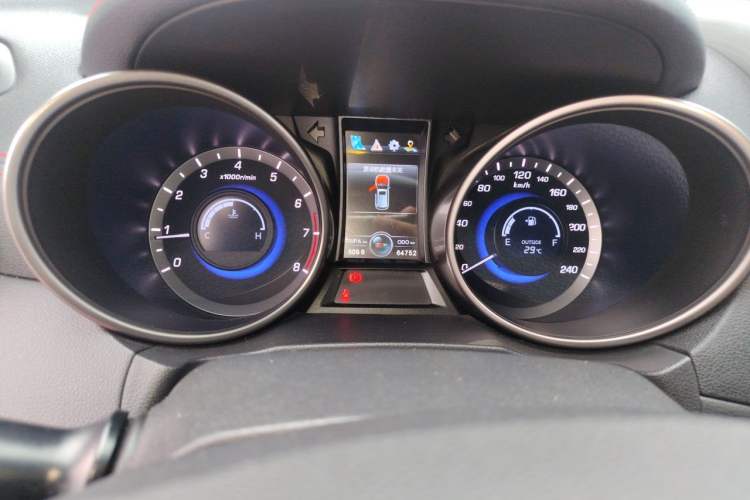 Used CHANGAN CS75 2017 Shangkui Edition 1.5T Manual Luxury Model Odometer Close Up