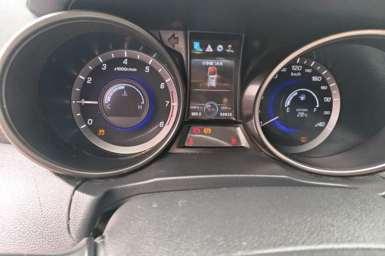 Used CHANGAN CS75 2017 Shangku Edition 1.5T Manual ZhiXiang Model Odometer Close Up