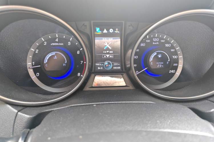 Used CHANGAN CS75 2017 Shangku Edition 1.5T Manual ZhiXiang Model Odometer Close Up