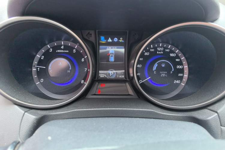 Used CHANGAN CS75 2017 Shangkui Edition 1.5T Automatic Fengyue Model Odometer Close Up