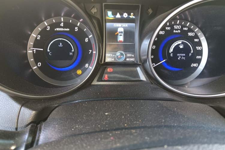 Used CHANGAN CS75 2017 Shangku Edition 1.5T Manual ZhiXiang Model Odometer Close Up