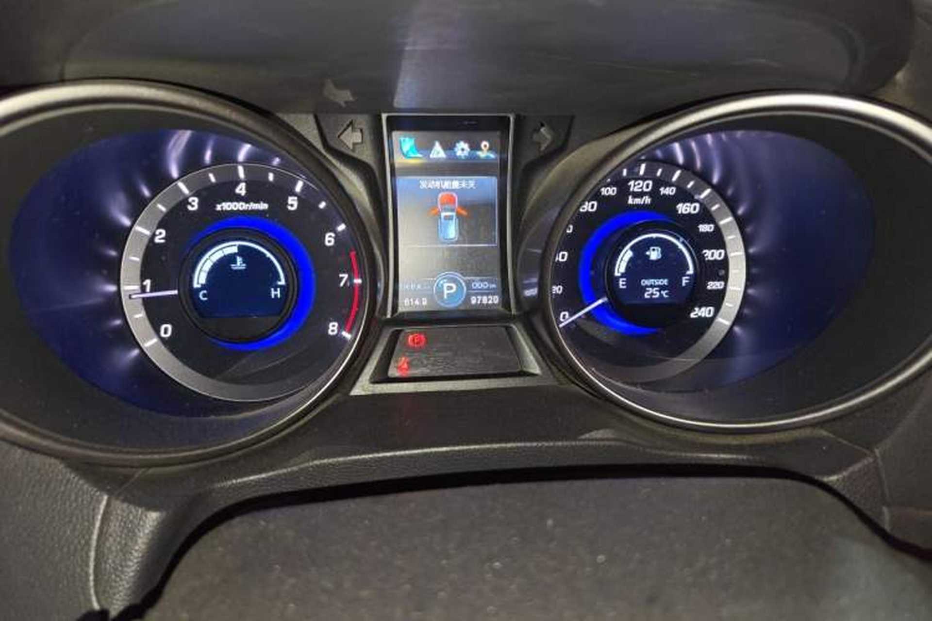 Used CHANGAN CS75 2017 Shangkui Edition 1.5T Automatic Fengyue Model Odometer Close Up