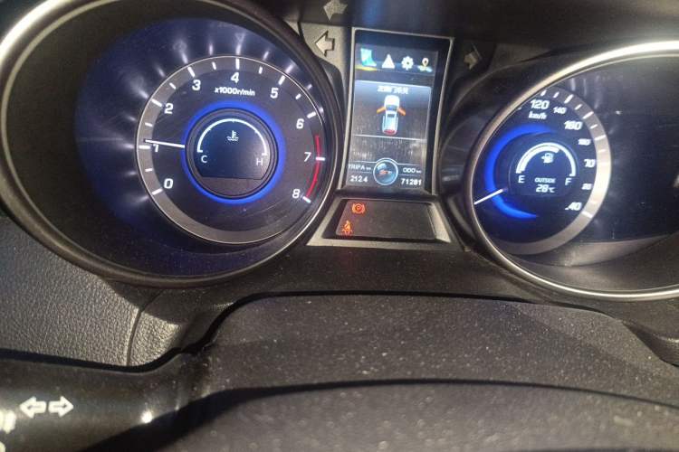 Used CHANGAN CS75 2017 Shangku Edition 1.5T Manual ZhiXiang Model Odometer Close Up