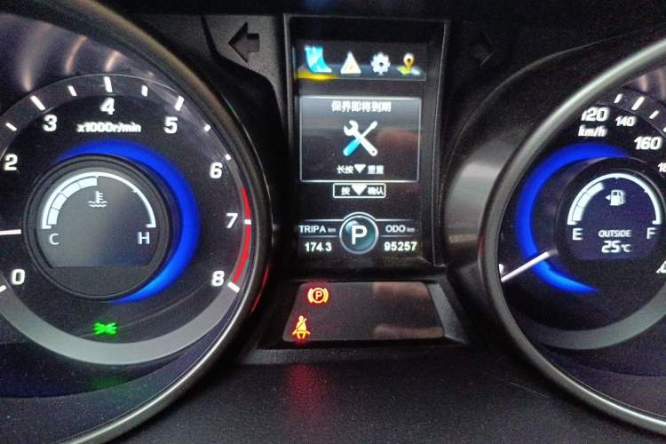 Used CHANGAN CS75 2017 Shangkui Edition 1.5T Automatic Fengyue Model Odometer Close Up