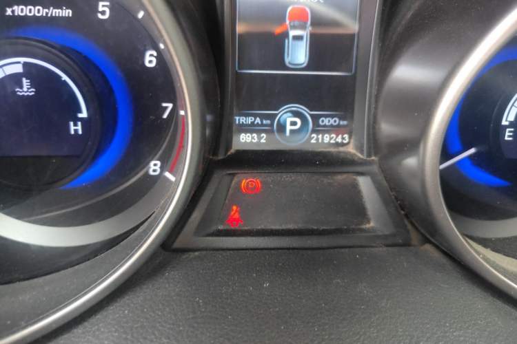 Used CHANGAN CS75 2017 Shangkui Edition 1.5T Automatic Fengyue Model Odometer Close Up