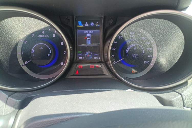 Used CHANGAN CS75 2017 Shangku Edition 1.5T Manual ZhiXiang Model Odometer Close Up