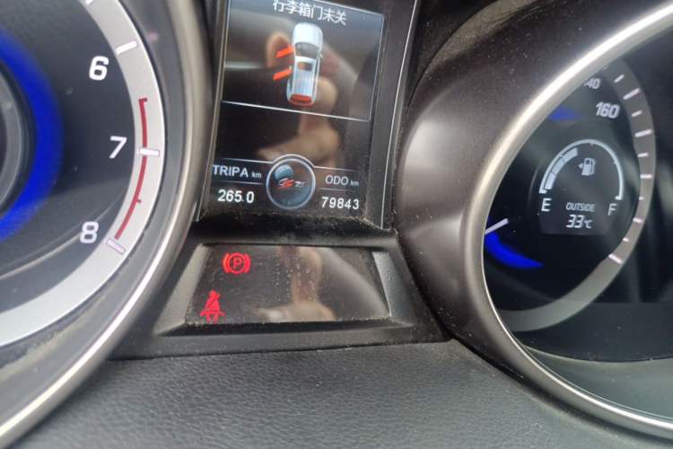 Used CHANGAN CS75 2017 Shangkui Edition 1.5T Manual Fengxiang Model Odometer Close Up