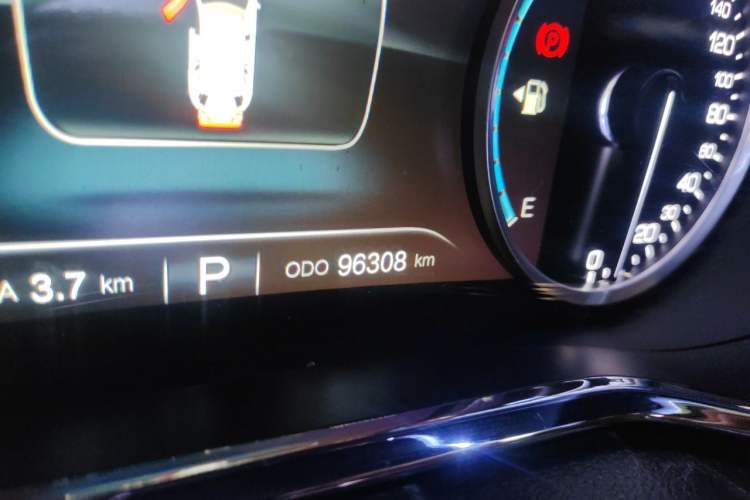 Used CHANGAN CS75 2017 Shangkui Edition 1.8T Automatic All-Wheel-Drive Luxury Model Odometer Close Up