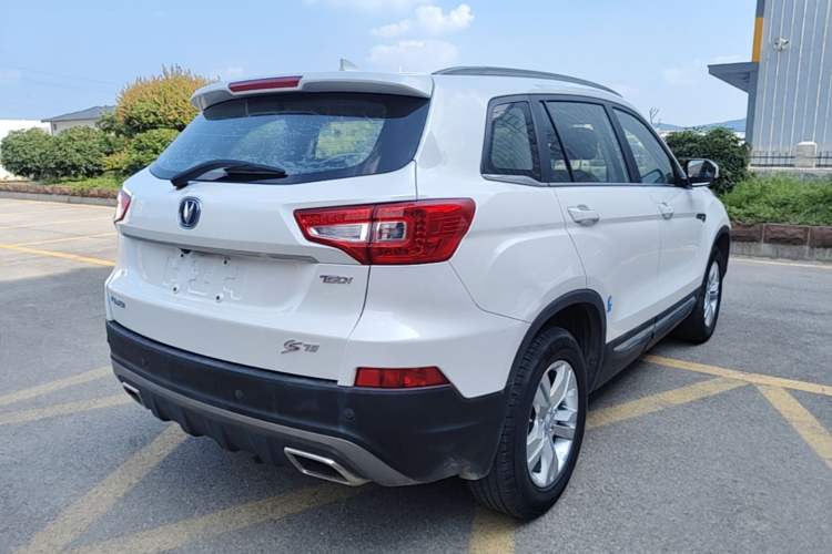 Used CHANGAN CS75 2017 Shangkui Edition 1.5T Manual Fengxiang Model Rear Right 45 Deg