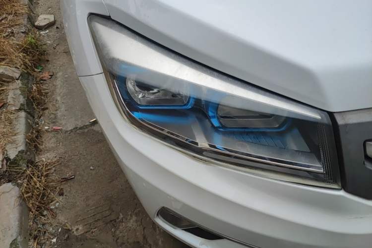 Used CHANGAN CS75 2017 Shangkui Edition 1.5T Manual Fengxiang Model Right Front Headlight