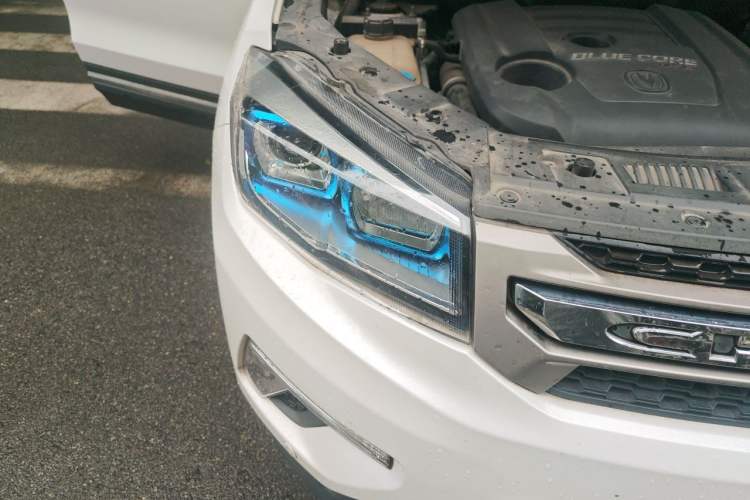Used CHANGAN CS75 2017 Shangkui Edition 1.5T Automatic Fengyue Model Right Front Headlight