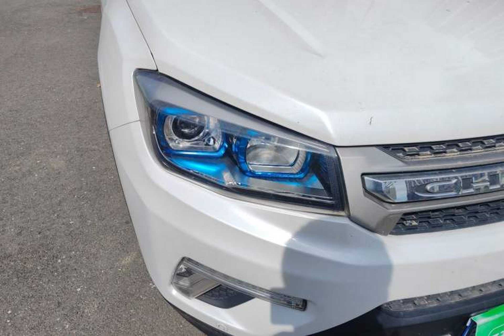 Used CHANGAN CS75 2017 Shangkui Edition 1.8T Automatic All-Wheel-Drive Luxury Model Right Front Headlight