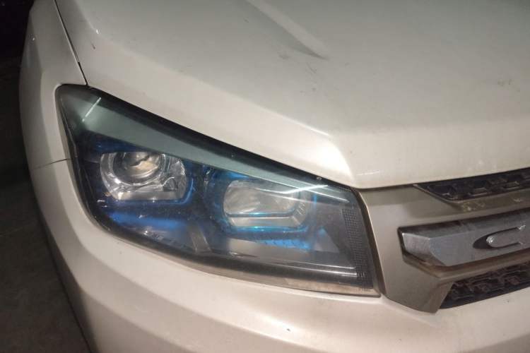 Used CHANGAN CS75 2017 Shangkui Edition 1.5T Manual Fengxiang Model Right Front Headlight