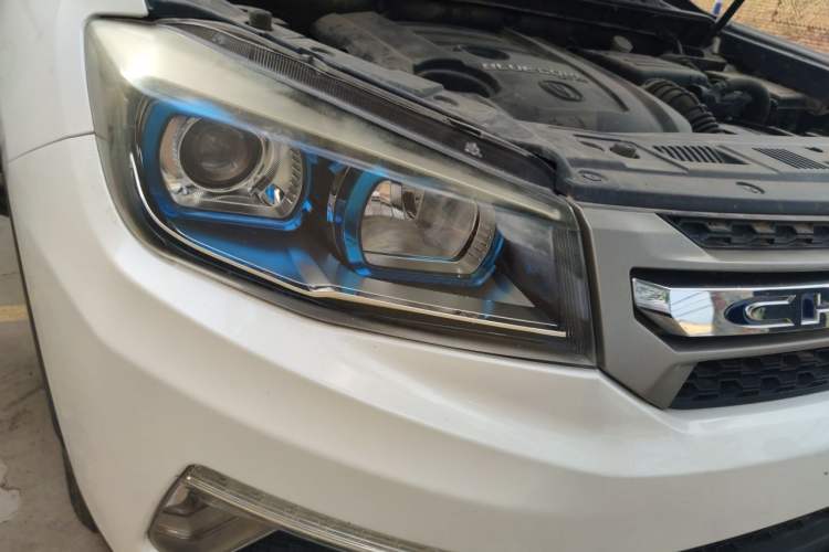 Used CHANGAN CS75 2017 Shangkui Edition 1.5T Manual Enjoyment Model Right Front Headlight