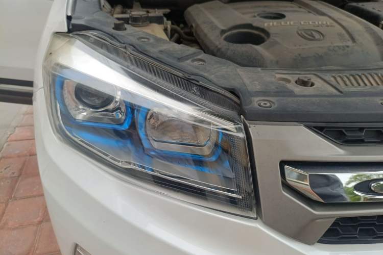 Used CHANGAN CS75 2017 Shangkui Edition 1.5T Manual Fengxiang Model Right Front Headlight