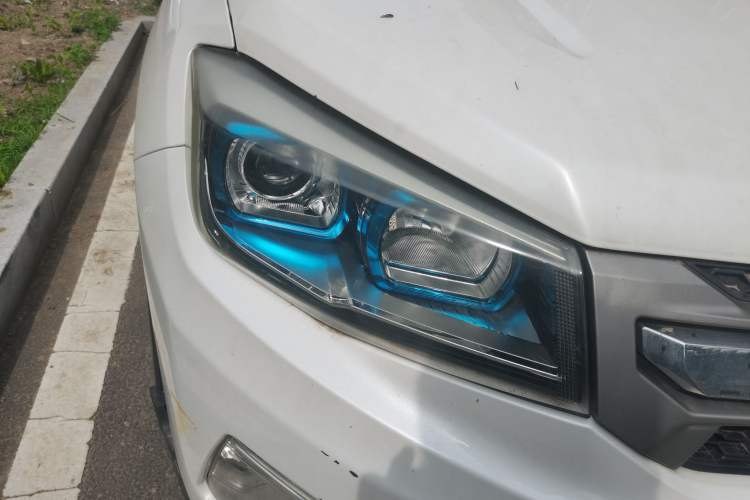 Used CHANGAN CS75 2017 Shangkui Edition 1.5T Automatic Fengling Model Right Front Headlight