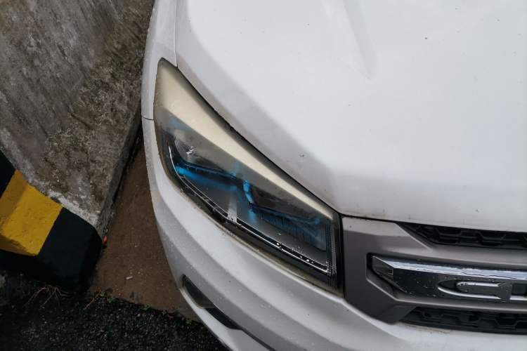 Used CHANGAN CS75 2017 Shangkui Edition 1.5T Automatic Fengxiang Model Right Front Headlight