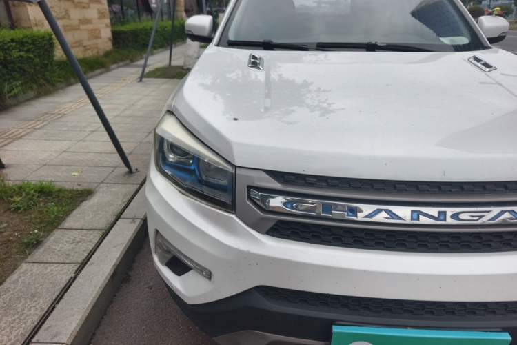 Used CHANGAN CS75 2017 Shangkui Edition 1.5T Automatic Fengxiang Model Right Front Headlight