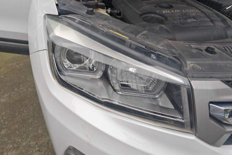 Used CHANGAN CS75 2017 Shangkui Edition 1.5T Automatic Sharp Model Right Front Headlight