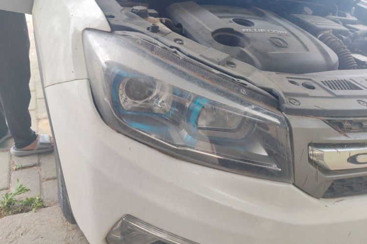 Used CHANGAN CS75 2017 Shangkui Edition 1.5T Manual Fengxiang Model Right Front Headlight
