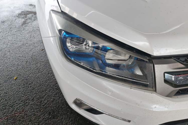 Used CHANGAN CS75 2017 Shangku Edition 1.5T Manual ZhiXiang Model Right Front Headlight