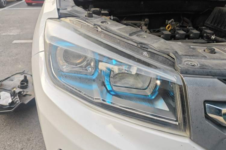 Used CHANGAN CS75 2017 Shangku Edition 1.5T Manual ZhiXiang Model Right Front Headlight