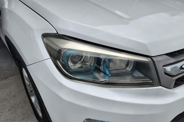 Used CHANGAN CS75 2017 Shangkui Edition 1.5T Automatic Fengxiang Model Right Front Headlight