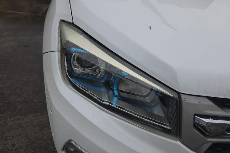 Used CHANGAN CS75 2017 Shangkui Edition 1.5T Manual Fengxiang Model Right Front Headlight