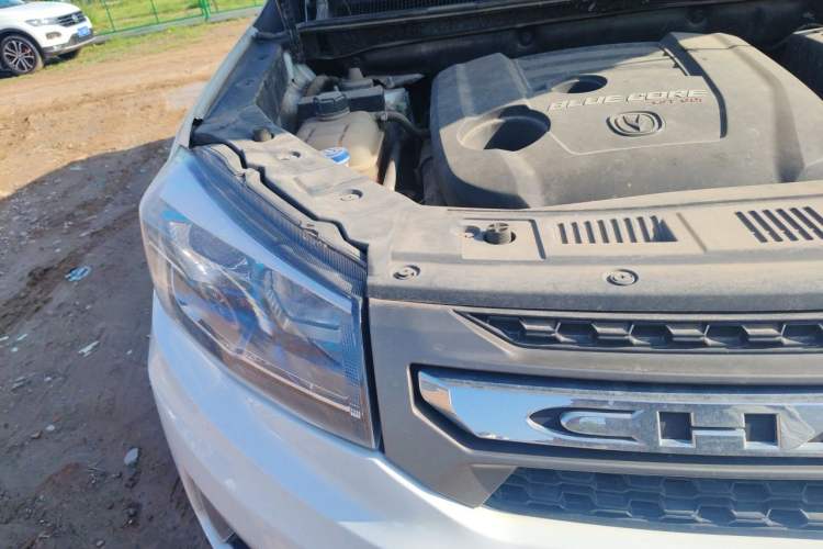Used CHANGAN CS75 2017 Shangku Edition 1.5T Manual ZhiXiang Model Right Front Headlight