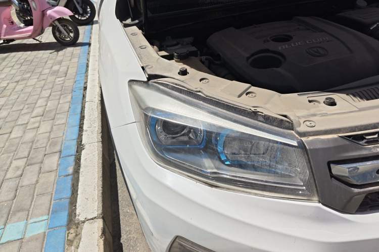 Used CHANGAN CS75 2017 Shangkui Edition 1.5T Manual Fengxiang Model Right Front Headlight